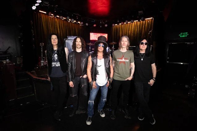 Slash — Slash Explains Why 'Flying Blind' Serves as a Perfect Metaphor for his Current Band