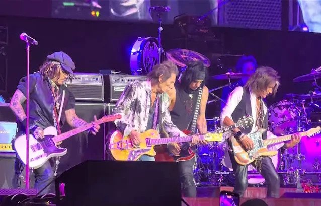 Hollywood Vampires — Ronnie Wood Joins Hollywood Vampires For London Opener