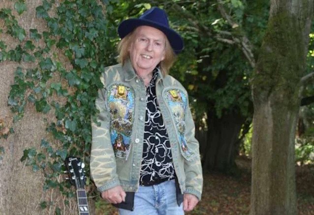 Dave Hill — Dave Hill Unveils 'She Had A Troubled Heart' Ahead of Solo Debut